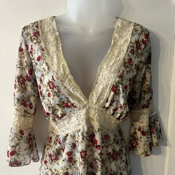 Beautiful Floral Lace Top - Picture 2 of 7